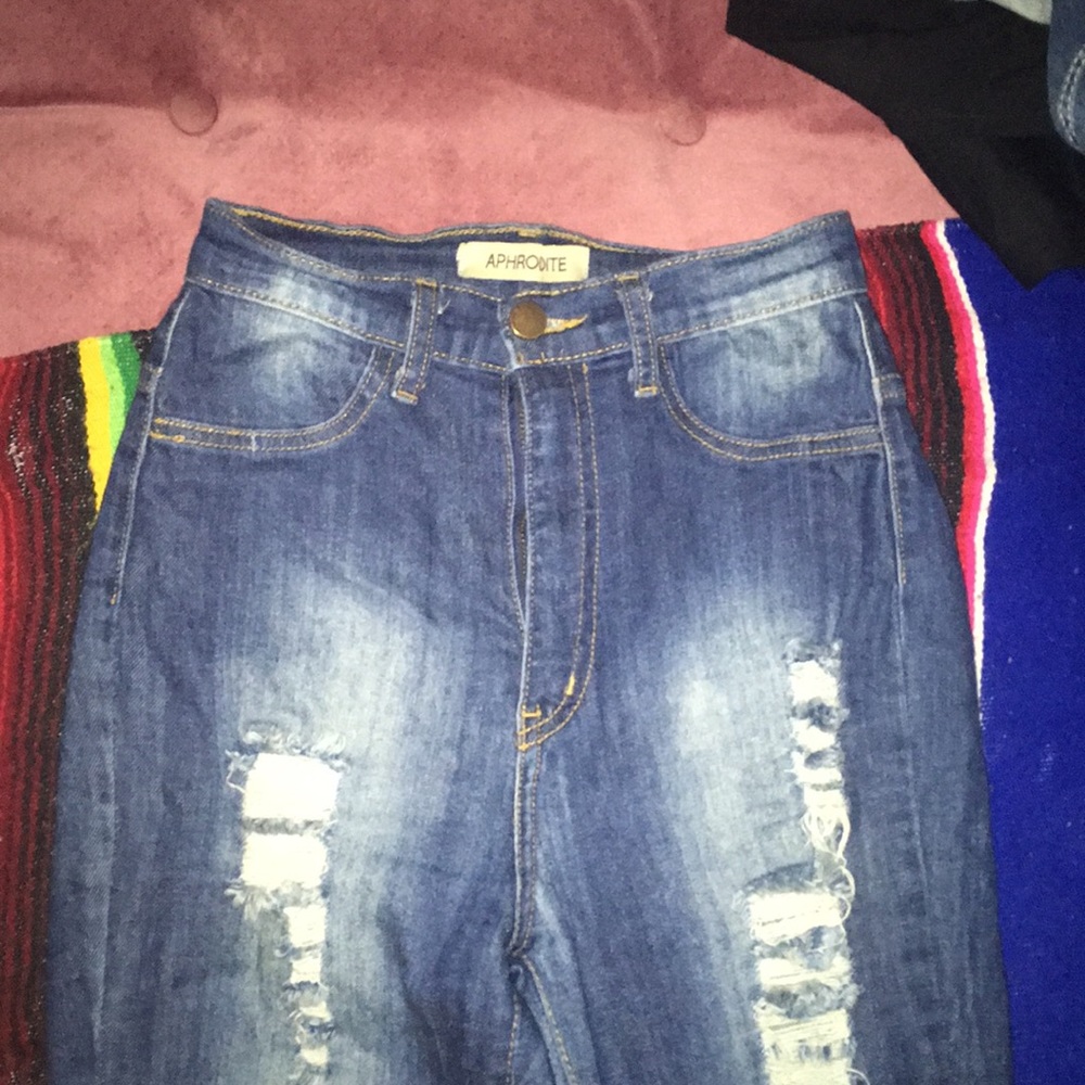 Super high waisted distressed washed blue jeans !*